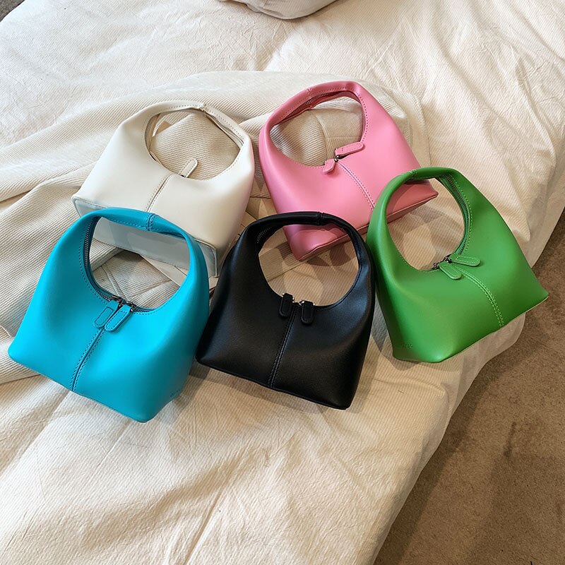 תיק יד קטן בצורת חצי עגול