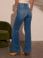 ג׳ינס רחב כחול עם תפר